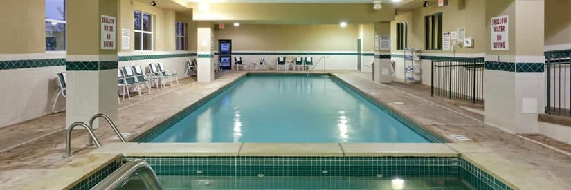 country_inn_and_suite-pool-825x275